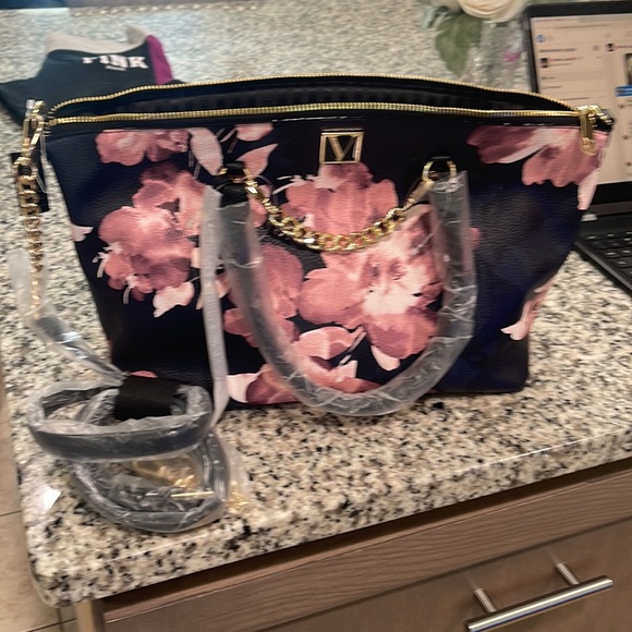 VS hand bag and crossbody - Picture 2 of 2